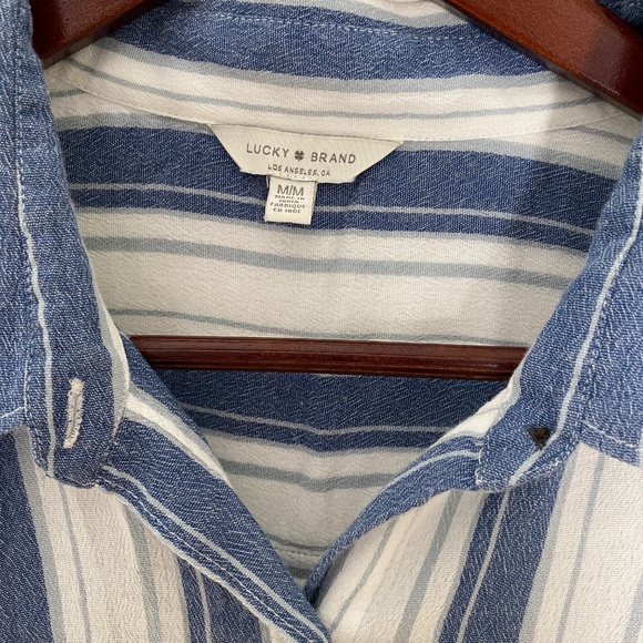 WOMANS MEDIUM LUCKY BRAND BUTTON UP BLOUSE BLUE STRIPED, COOL BEACHY COMFORTABLE - Picture 6 of 6